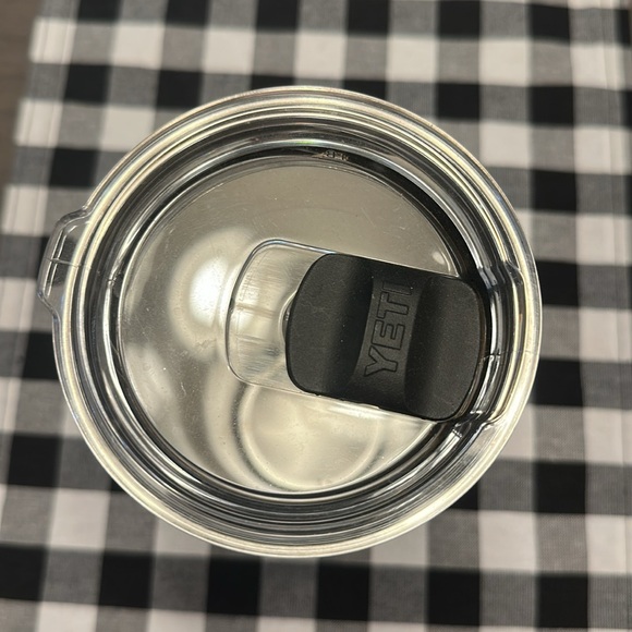 Yeti white 30 oz tumbler - Picture 4 of 5